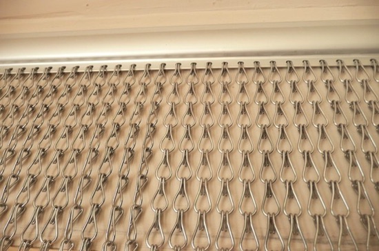 Lightweight Silver Chain Screen with silver top rod